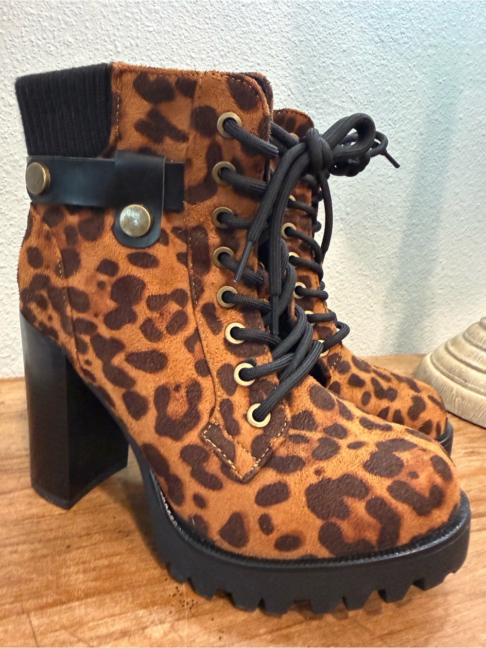 Dream Pairs Leopard Platform Combat Boots Block Heel Lace Up Ankle Boots 6.5